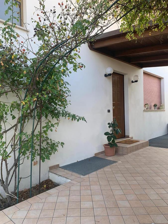 La Casa Di Roberto Panzió Madonna Della Pace Kültér fotó